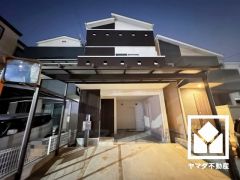 シンプルシックなブラック×ホワイトのモダンな外観。帰るたびに安心感を感じられる佇まい。