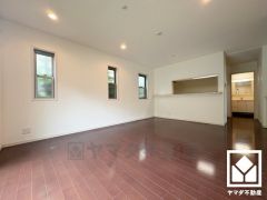 心地よい空間が広がるリビングで、家族みんなが快適に過ごせる時間を提供。