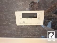 ボタン1つで自動でお湯張りができるオートバス機能付き。