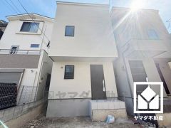 室内洗濯機置場がございますので、天候に左右されず洗濯していただけます。