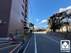 たっぷり収納できる約5.5帖の納戸付きだから、家の中をもっとスッキリ。季節の荷物や趣味の道具もしっかり収納。