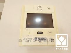 突然の来訪時でも安心なモニター付きインターホンを完備。お留守番中のお子様でも簡単に来訪者の確認ができます。