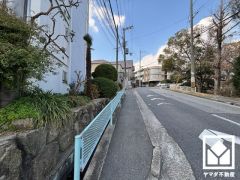 阪急電鉄甲陽線「苦楽園口」駅まで徒歩約10分、JR東海道本線「さくら夙川」駅まで徒歩約28分の立地。2沿線利用可能で、毎日の通勤・通学だけでなく、休日のお出かけまで利便性に優れています。