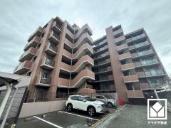 調理に手間がかかりがちな肉や魚を、短時間でサッと焼き上げることができるグリル付き。