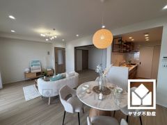 家具付きデザインリノベーション物件です。設置済みの照明器具・家具・小物は全て進呈いたしますので、そのままお使いいただけます。