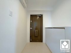 玄関にはシューズボックスを完備。家族の靴もしっかり収納できるので、玄関がいつも片付き、気持ちよくお客様を迎えられます。