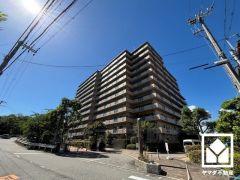 自然と調和するデザインが魅力。四季折々の風景に溶け込む、心地よい住まい。