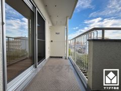 5階建て最上階で眺望良好です。前面に視界を遮る高い建物がなく、開放的な景色が広がります。