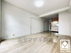 シンプルで美しいデザインのリビングが、毎日の生活に彩りを添える。