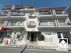 白を基調とした清潔感のある外観。帰るたびに安心感を感じられる佇まい。