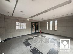 広々としたロビーが、心地よい開放感を演出。ラグジュアリーな空間で、優雅な毎日を。