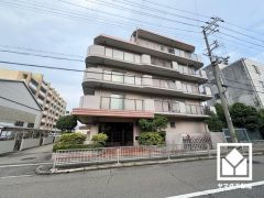 コーナンやセリア、スポーツデポなどが出店するショッピングモール「アマドゥ」まで徒歩9分。飲食店なども豊富にあり、お買い物やお食事には困りません。