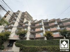 雁行設計の洗練された外観デザインが、住まう誇りを演出。都会に調和する美しい佇まいのマンション。