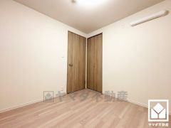 約5.1帖の洋室です。全居室フローリングでお掃除ラクラクです。