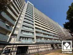 広々とした敷地内にはゆったりとした広場や砂場、すべり台・ブランコなどの遊具のある公園が数多く整備されており、子育て世帯の方にもお勧めです。