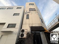 1階は店舗スペース、2～4階は居住スペース。事務所やテナントは勿論、部屋数が多いため寮などとしてもお勧めの物件です。