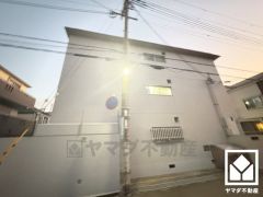 「業務スーパー西宮鳴尾店」まで徒歩7分、「セブンイレブン西宮小松町2丁目店」まで徒歩7分など、お買い物施設が徒歩圏内に複数あり便利な住環境です。