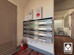 集合ポストが備わっています。鍵付きなので安心です。