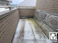 広々としたバルコニーが2か所ございますので、お洗濯物もたっぷりと干す事ができます。