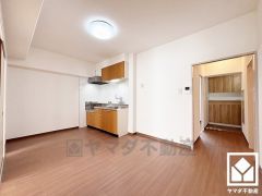 心地よい空間が広がるリビングで、家族みんなが快適に過ごせる時間を提供。