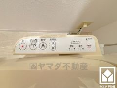 温水洗浄便座付きで、季節を問わずいつでも温かい便座をお使いいただけます。