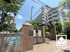 徒歩10分圏内に公園・保育園・幼稚園・小学校・中学校が揃っており、子育て世帯の方にもお勧めです。お問合せお待ちしております。