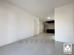 広々20.4帖のLDKが魅力。家族全員がリラックスできる、ゆったりとした快適リビングで温かい団らんの時間を。