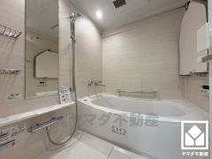 浴室1416サイズでゆったり足が伸ばせるので、毎日の疲れを癒やすバスタイムを実現。清潔感あふれる空間で、1日の疲れをリフレッシュ。