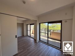 押入れにはご家族の季節の衣類や、お客様用の座布団などを収納して頂けます。