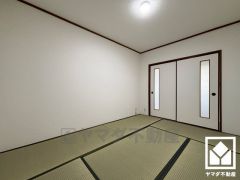 客間にも、ワークスペースにも、家族のくつろぎ空間にも。暮らしに寄り添う、自由に使える和室。