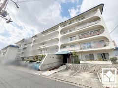 白を基調とした清潔感のある外観。帰るたびに安心感を感じられる佇まい。