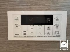 ボタン1つで自動でお湯張りができるオートバス機能付き。追い炊き機能もございますので、いつでも温かいお風呂に入ることができます。