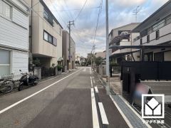 太陽光発電システム搭載。自家発電した電気を使うことで電気代の節約になると同時に、電気料金に含まれる再エネ賦課金の支払い額の削減にも繋がります。