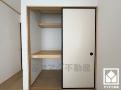 押入にはお客様用の座布団や寝具も収納可能です。