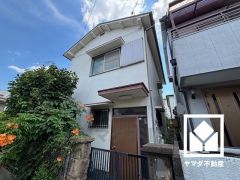 東側が広場となっており開けているため、陽当たり・風通し良好です。