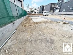 「ミニコープ西武庫」まで徒歩4分、「ファミリーマート尼崎常松」まで徒歩8分、「ウエルシア尼崎武庫元町店」まで徒歩15分など、お買い物施設が徒歩圏内に複数あり便利な住環境です。