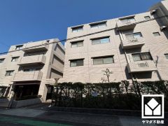 JR東海道本線「甲子園口」駅まで徒歩約12分、阪神電鉄本線「鳴尾・武庫川女子大前」駅まで徒歩約20分、阪急電鉄今津線「阪神国道」駅まで徒歩約27分の立地。