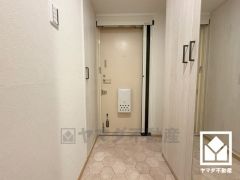 シューズボックスがありスッキリお使い頂ける玄関。