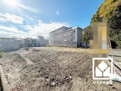 道路を挟んで東側には猪名川が流れており、川沿いには遊歩道が整備されています。四季折々の美しい景色を楽しみながらお散歩やウォーキング・ジョギングなどの運動もできる住環境です。