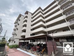 「難波の梅小学校」まで徒歩8分。低学年のお子様も安心して通学していただけます。
