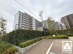 「ファミリーマート尼崎南警察署前」まで徒歩4分、「マックスバリュエクスプレス大物店」まで徒歩8分など、他にもお買い物施設が複数あり、便利な住環境です。