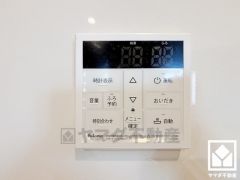 ボタン1つで自動でお湯張りができるオートバス機能付き。