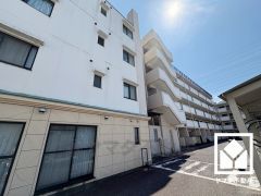 サービスルームはクローゼット付きの洋室としてもお使いいただけます。独立したお部屋なのでプライベートな時間をゆったり過ごせそうです。