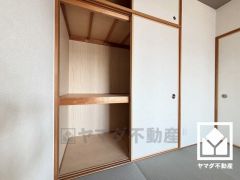 押入にはお客様用の座布団や寝具も収納可能です。全居室収納がございますので、お部屋の広さを最大限に活用できます。