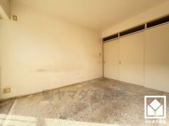 リビングに隣接した引き戸のお部屋で、一体利用も可能です。