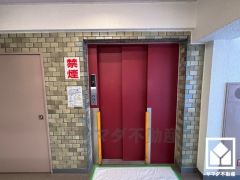 スムーズな移動を叶えるエレベーター。忙しい朝も快適に、ストレスフリーな暮らしをサポート。