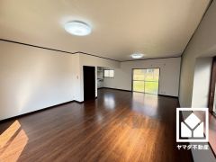 心地よい空間が広がるリビングで、家族みんなが快適に過ごせる時間を提供。