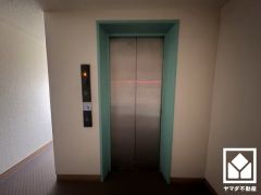 スムーズな移動を叶えるエレベーター。忙しい朝も快適に、ストレスフリーな暮らしをサポート。