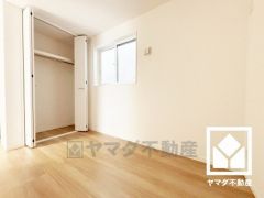 クローゼット付きの洋室としてもお使いいただけます。独立したお部屋なのでプライベートな時間をゆったり過ごせそうです。