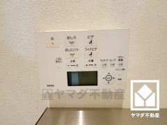 温水洗浄便座付きで、季節を問わずいつでも温かい便座をお使いいただけます。